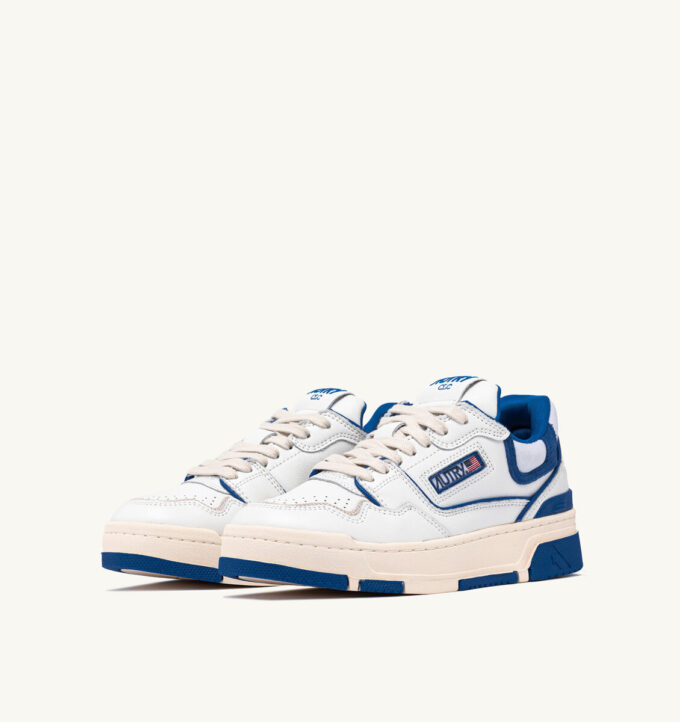 CLC Low Sneaker aus weißem Leder und Prinzessinnenblauem Wildleder CLC Low Sneaker aus weißem Leder und Prinzessinnenblauem Wildleder