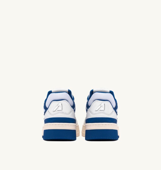 CLC Low Sneaker aus weißem Leder und Prinzessinnenblauem Wildleder CLC Low Sneaker aus weißem Leder und Prinzessinnenblauem Wildleder