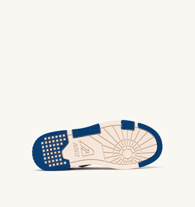 CLC Low Sneaker aus weißem Leder und Prinzessinnenblauem Wildleder CLC Low Sneaker aus weißem Leder und Prinzessinnenblauem Wildleder
