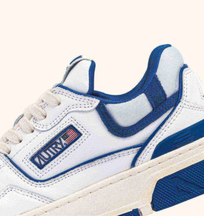 CLC Low Sneaker aus weißem Leder und Prinzessinnenblauem Wildleder CLC Low Sneaker aus weißem Leder und Prinzessinnenblauem Wildleder