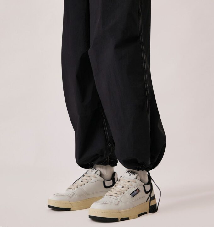 CLC Low Sneaker aus weißem Leder und schwarzem Wildleder
