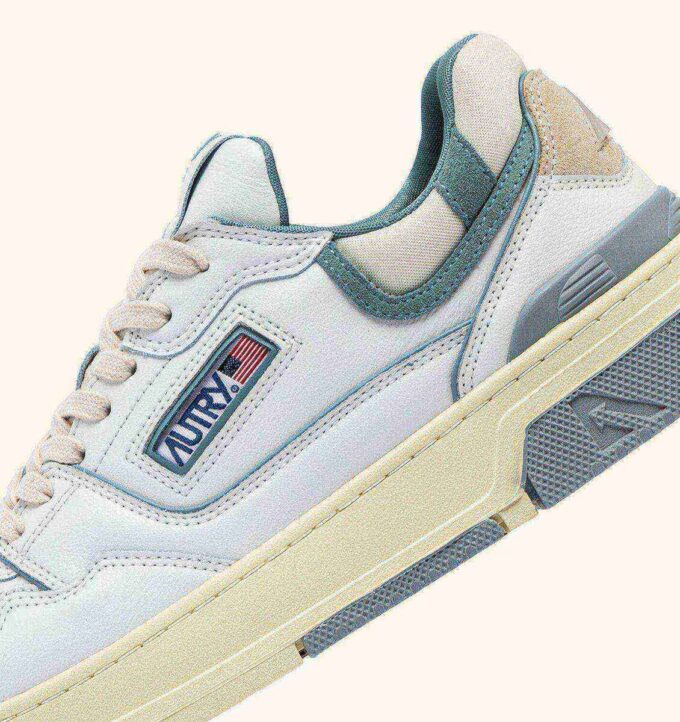 CLC Low Sneaker aus weißem Leder und silberblauem Wildleder CLC Low Sneaker aus weißem Leder und silberblauem Wildleder