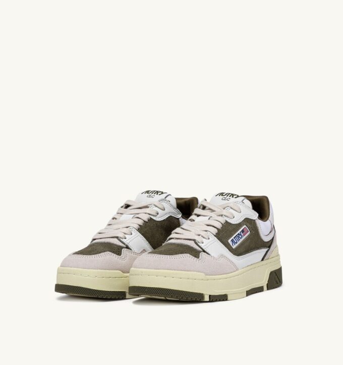 CLC Low Sneaker aus weißem und jagnergrünem Leder und Wildleder
