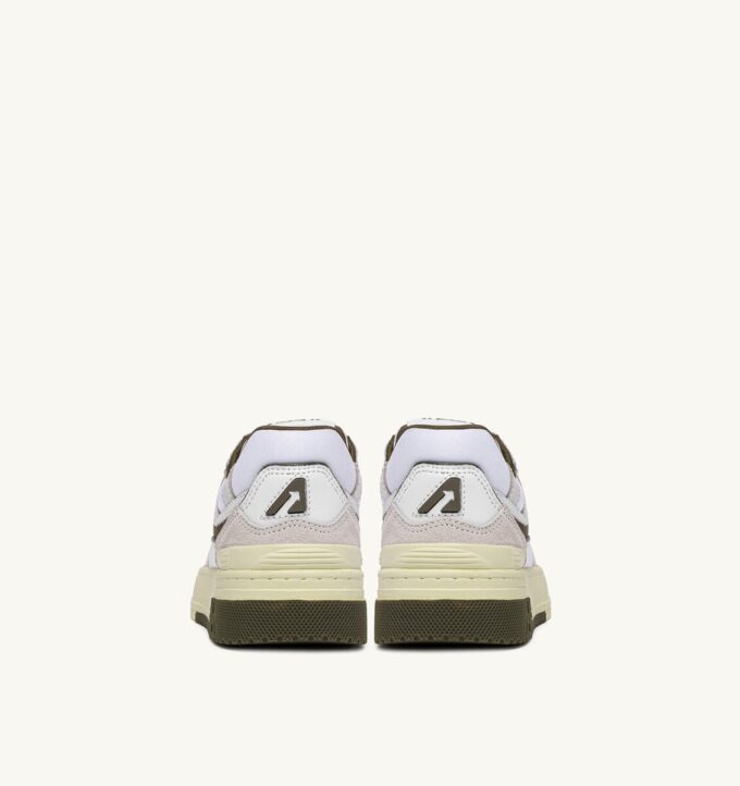 CLC Low Sneaker aus weißem und jagnergrünem Leder und Wildleder