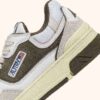 CLC Low Sneaker aus weißem und jagnergrünem Leder und Wildleder