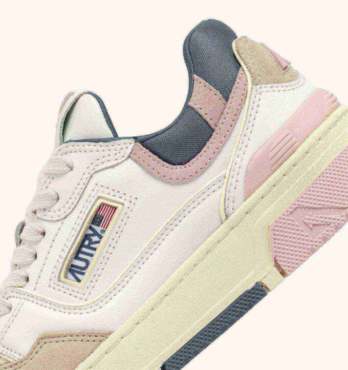 CLC Low Sneaker aus weißem und pfirsichfarbenem Veloursleder CLC Low Sneaker aus weißem und pfirsichfarbenem Veloursleder