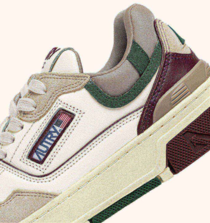 CLC Low Sneaker in Elfenbeinweiß und Burgunderrot aus Wildleder und Leder CLC Low Sneaker in Elfenbeinweiß und Burgunderrot aus Wildleder und Leder