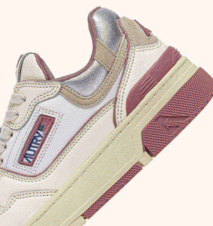 CLC Low Sneaker in Whisper White, Ash Rose und Silberleder CLC Low Sneaker in Whisper White, Ash Rose und Silberleder