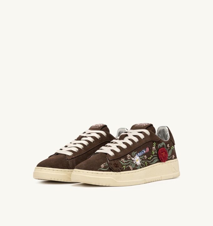 DALLAS LOW ‚FLORAL‘ SNEAKER AUS BRAUNEM WILDLEDER
