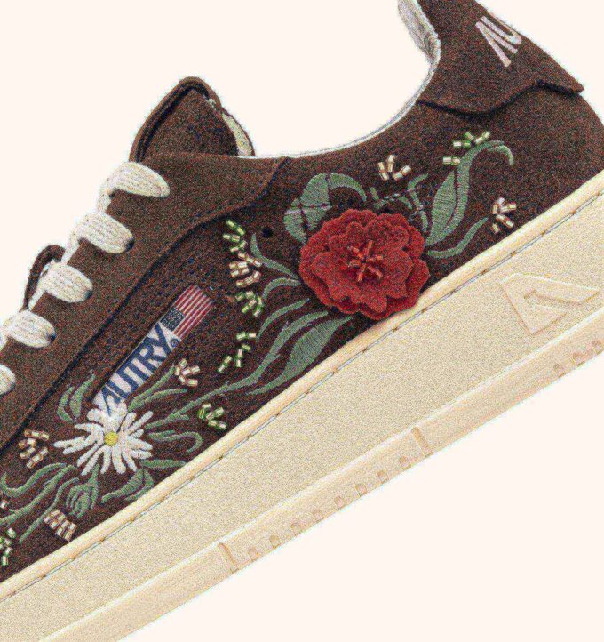 DALLAS LOW ‚FLORAL‘ SNEAKER AUS BRAUNEM WILDLEDER