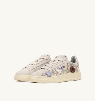DALLAS LOW ‚FLORAL‘ SNEAKER AUS WEISSEM WILDLEDER