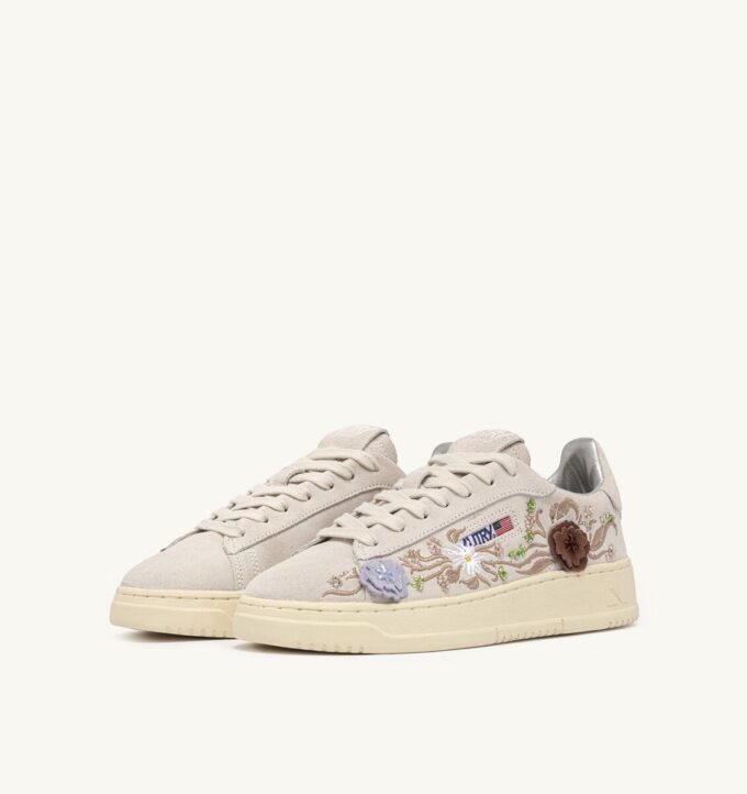 DALLAS LOW ‚FLORAL‘ SNEAKER AUS WEISSEM WILDLEDER