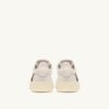 DALLAS LOW ‚FLORAL‘ SNEAKER AUS WEISSEM WILDLEDER