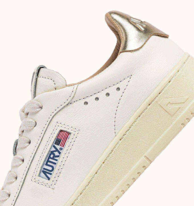 DALLAS LOW SNEAKER AUS WEISSEM UND GOLDENEM LEDER