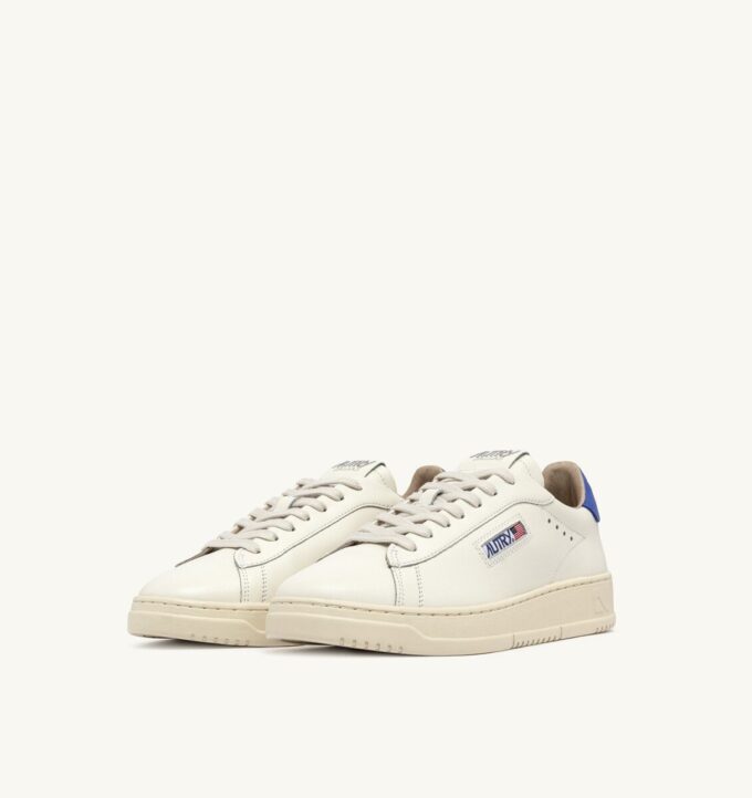 DALLAS LOW SNEAKER IN MARSHMALLOW UND BLAUEM LEDER DALLAS LOW SNEAKER IN MARSHMALLOW UND BLAUEM LEDER