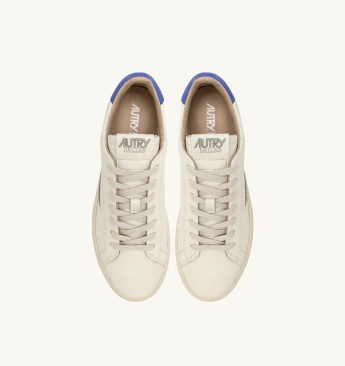 DALLAS LOW SNEAKER IN MARSHMALLOW UND BLAUEM LEDER DALLAS LOW SNEAKER IN MARSHMALLOW UND BLAUEM LEDER