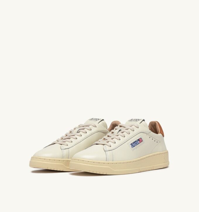 DALLAS LOW SNEAKER IN MARSHMALLOW UND BRAUNEM ZUCKERLEDER DALLAS LOW SNEAKER IN MARSHMALLOW UND BRAUNEM ZUCKERLEDER