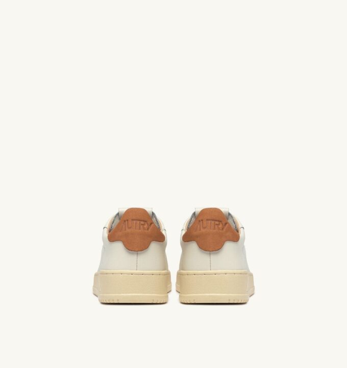 DALLAS LOW SNEAKER IN MARSHMALLOW UND BRAUNEM ZUCKERLEDER DALLAS LOW SNEAKER IN MARSHMALLOW UND BRAUNEM ZUCKERLEDER