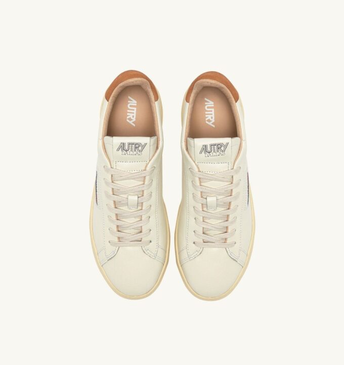 DALLAS LOW SNEAKER IN MARSHMALLOW UND BRAUNEM ZUCKERLEDER DALLAS LOW SNEAKER IN MARSHMALLOW UND BRAUNEM ZUCKERLEDER