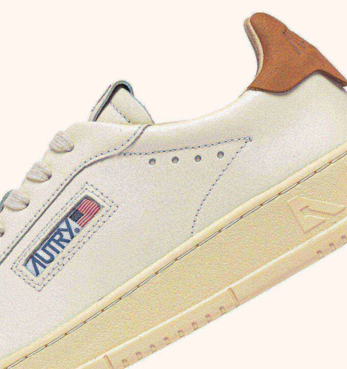 DALLAS LOW SNEAKER IN MARSHMALLOW UND BRAUNEM ZUCKERLEDER DALLAS LOW SNEAKER IN MARSHMALLOW UND BRAUNEM ZUCKERLEDER