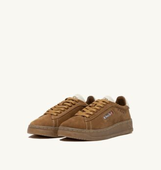 DALLAS LOW SNEAKER IN MARSHMALLOW UND CIGAR SUEDE