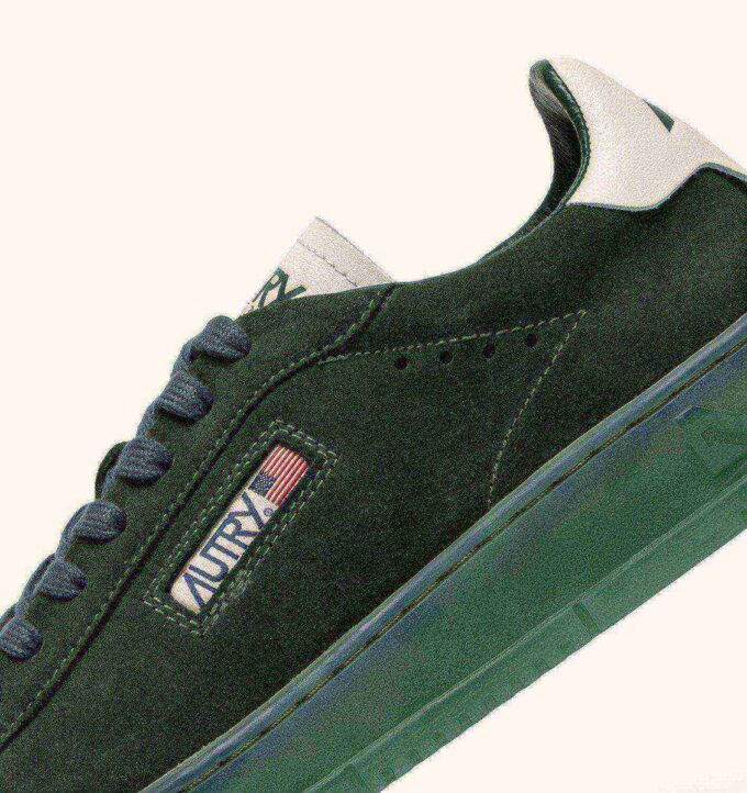 DALLAS LOW SNEAKER IN MARSHMALLOW UND FLASCHENGRÜNEM WILDLEDER DALLAS LOW SNEAKER IN MARSHMALLOW UND FLASCHENGRÜNEM WILDLEDER