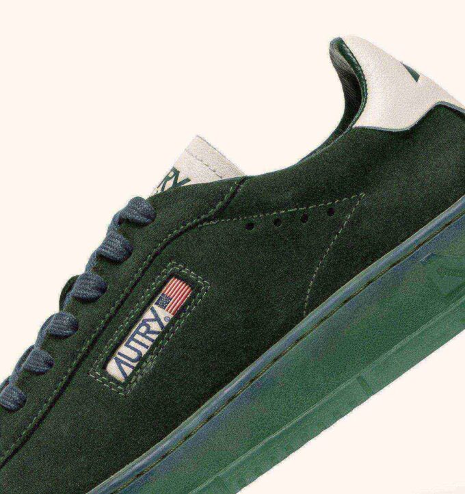 DALLAS LOW SNEAKER IN MARSHMALLOW UND FLASCHENGRÜNEM WILDLEDER