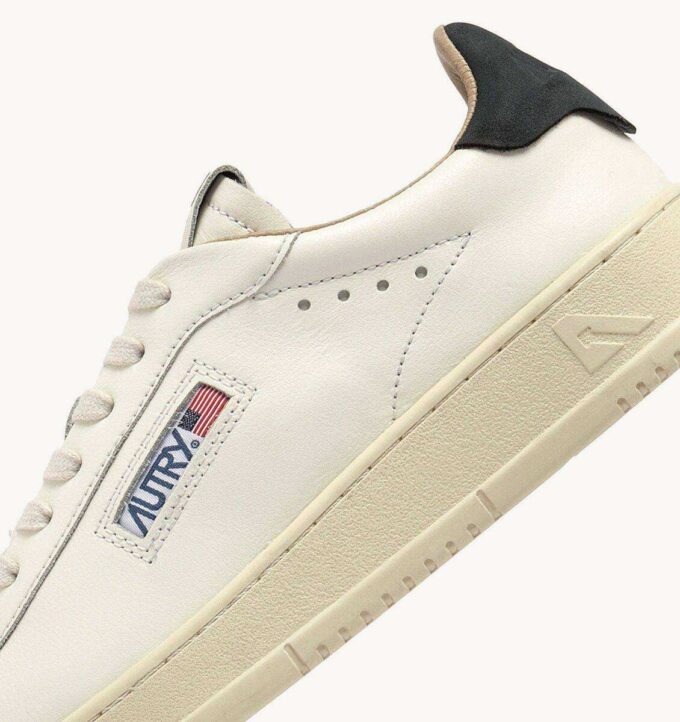 DALLAS LOW SNEAKER IN WEISSEM UND SPACE LEDER
