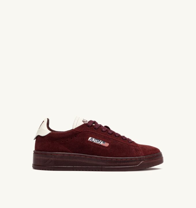 DALLAS LOW SNEAKER IN WILDLEDERFARBE MARSHMALLOW UND CHIANTI DALLAS LOW SNEAKER IN WILDLEDERFARBE MARSHMALLOW UND CHIANTI
