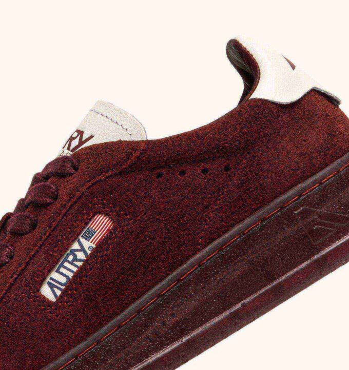 DALLAS LOW SNEAKER IN WILDLEDERFARBE MARSHMALLOW UND CHIANTI DALLAS LOW SNEAKER IN WILDLEDERFARBE MARSHMALLOW UND CHIANTI