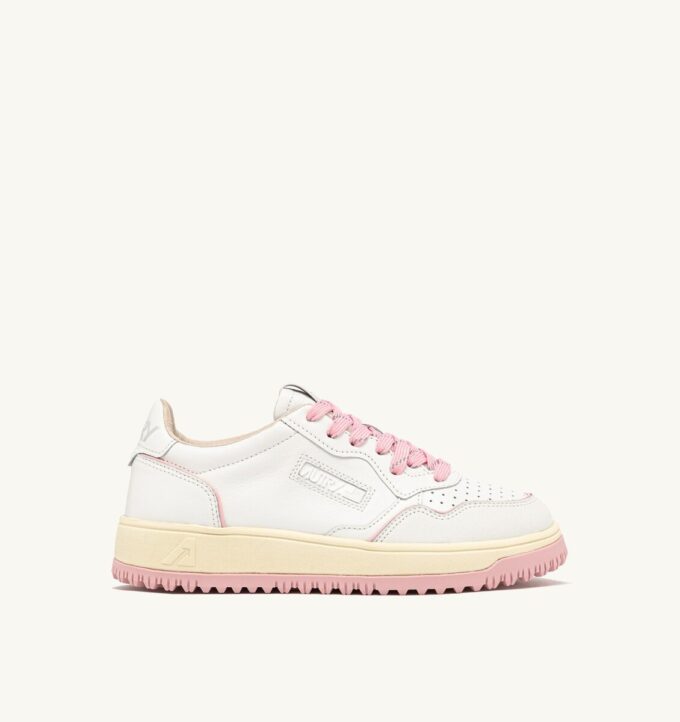 GOLF LOW SNEAKER AUS WEISSEM UND KORALLENROTEM LEDER GOLF LOW SNEAKER AUS WEISSEM UND KORALLENROTEM LEDER