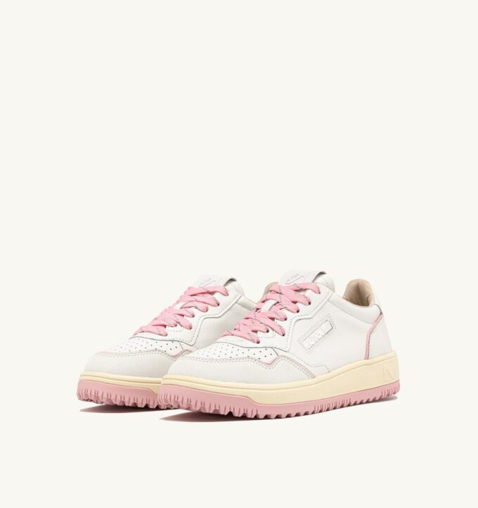 GOLF LOW SNEAKER AUS WEISSEM UND KORALLENROTEM LEDER GOLF LOW SNEAKER AUS WEISSEM UND KORALLENROTEM LEDER