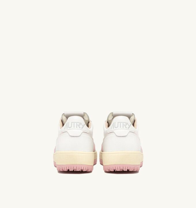 GOLF LOW SNEAKER AUS WEISSEM UND KORALLENROTEM LEDER GOLF LOW SNEAKER AUS WEISSEM UND KORALLENROTEM LEDER