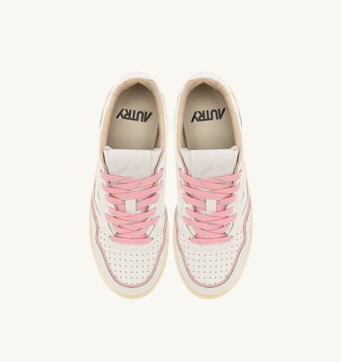 GOLF LOW SNEAKER AUS WEISSEM UND KORALLENROTEM LEDER GOLF LOW SNEAKER AUS WEISSEM UND KORALLENROTEM LEDER