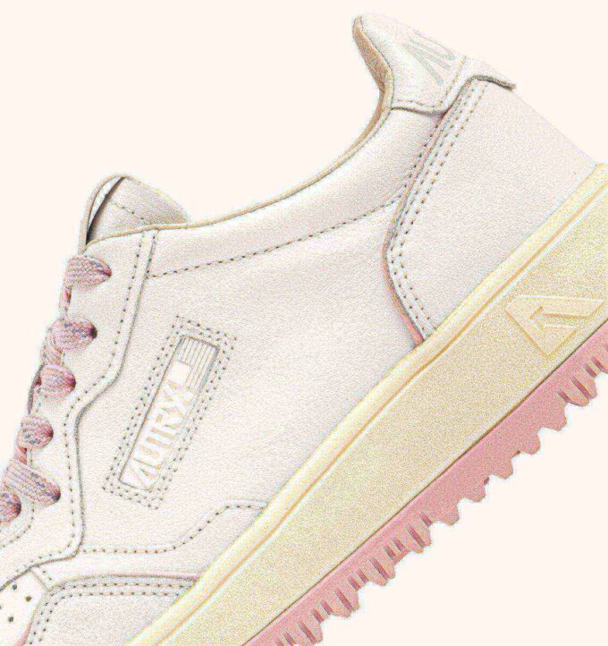 GOLF LOW SNEAKER AUS WEISSEM UND KORALLENROTEM LEDER GOLF LOW SNEAKER AUS WEISSEM UND KORALLENROTEM LEDER