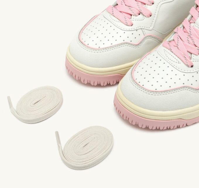GOLF LOW SNEAKER AUS WEISSEM UND KORALLENROTEM LEDER GOLF LOW SNEAKER AUS WEISSEM UND KORALLENROTEM LEDER