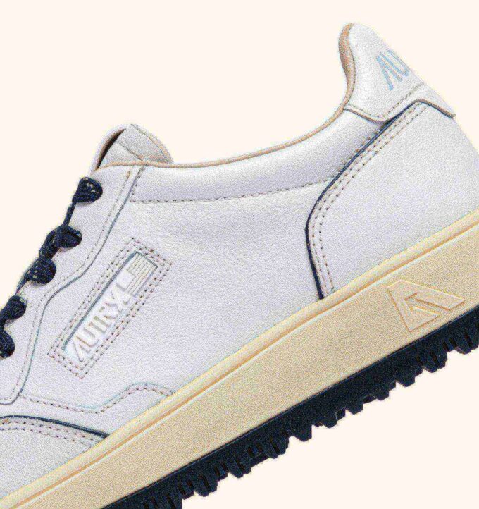 GOLF LOW SNEAKER AUS WEISSEM UND MARINEBLAUEM LEDER GOLF LOW SNEAKER AUS WEISSEM UND MARINEBLAUEM LEDER