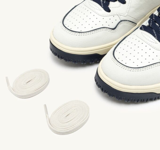 GOLF LOW SNEAKER AUS WEISSEM UND MARINEBLAUEM LEDER GOLF LOW SNEAKER AUS WEISSEM UND MARINEBLAUEM LEDER