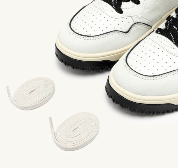 GOLF LOW SNEAKER AUS WEISSEM UND SCHWARZEM LEDER