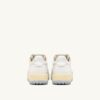 Golf Low Sneakers aus weißem und perlblauem Leder Golf Low Sneakers aus weißem und perlblauem Leder