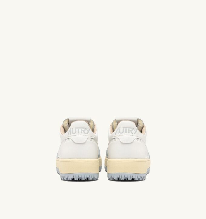 Golf Low Sneakers aus weißem und perlblauem Leder Golf Low Sneakers aus weißem und perlblauem Leder