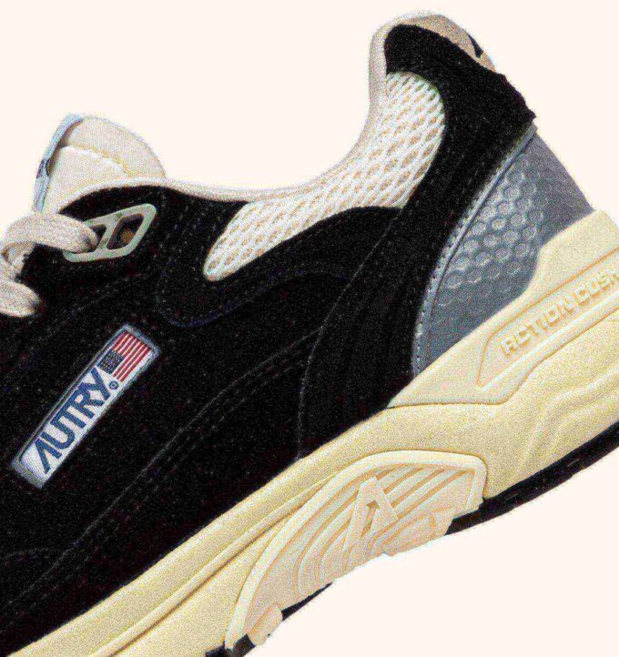 HYPERWAY SNEAKER AUS SCHWARZ- UND SILBERFARBENEM WILDLEDER UND MESH HYPERWAY SNEAKER AUS SCHWARZ- UND SILBERFARBENEM WILDLEDER UND MESH