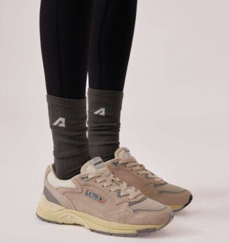 HYPERWAY SNEAKER IN SANDBRAUN UND SILBERFARBENEM WILDLEDER UND MESH