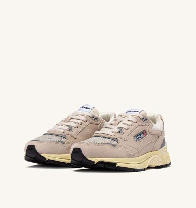HYPERWAY SNEAKER IN SANDBRAUN UND SILBERFARBENEM WILDLEDER UND MESH