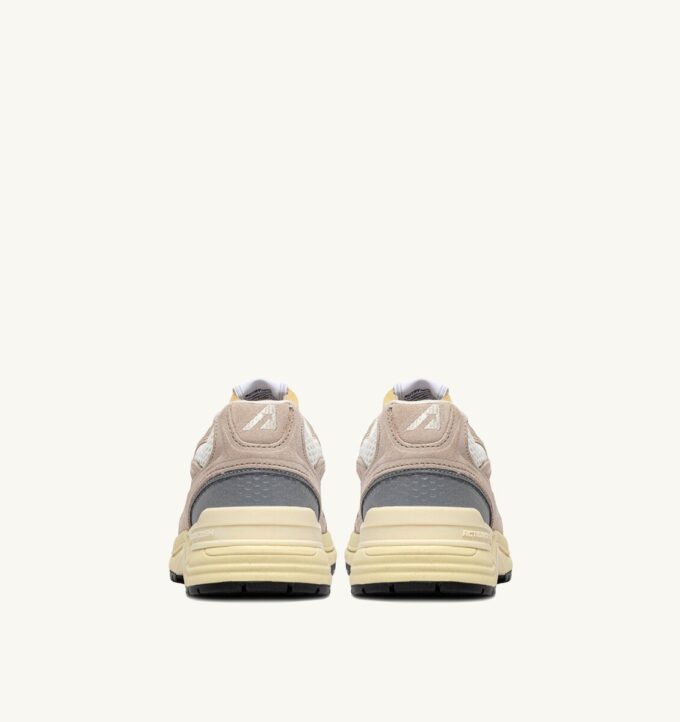 HYPERWAY SNEAKER IN SANDBRAUN UND SILBERFARBENEM WILDLEDER UND MESH
