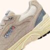 HYPERWAY SNEAKER IN SANDBRAUN UND SILBERFARBENEM WILDLEDER UND MESH