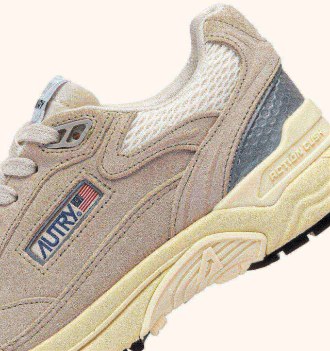 HYPERWAY SNEAKER IN SANDBRAUN UND SILBERFARBENEM WILDLEDER UND MESH