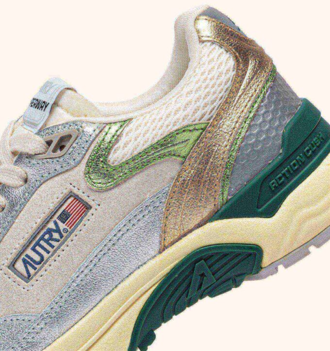 HYPERWAY SNEAKERS IN MARSHMALLOW UND SILBERFARBENEM LAMINIERTEM LEDER UND MESH HYPERWAY SNEAKERS IN MARSHMALLOW UND SILBERFARBENEM LAMINIERTEM LEDER UND MESH