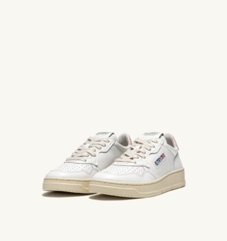 KÖRBE-MEDAILLENGEWINNER LOW EN CUIR BLANC ET ROSE