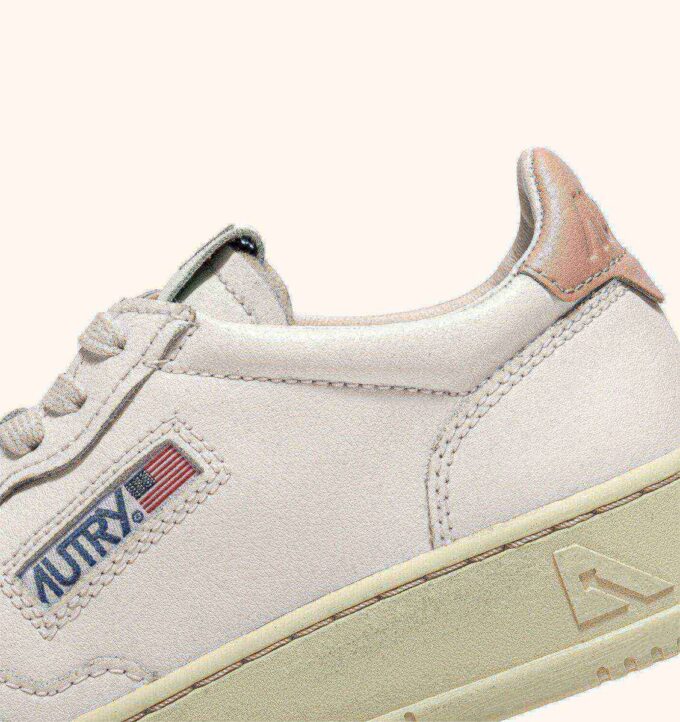 KÖRBE-MEDAILLENGEWINNER LOW EN CUIR BLANC ET ROSE KÖRBE-MEDAILLENGEWINNER LOW EN CUIR BLANC ET ROSE